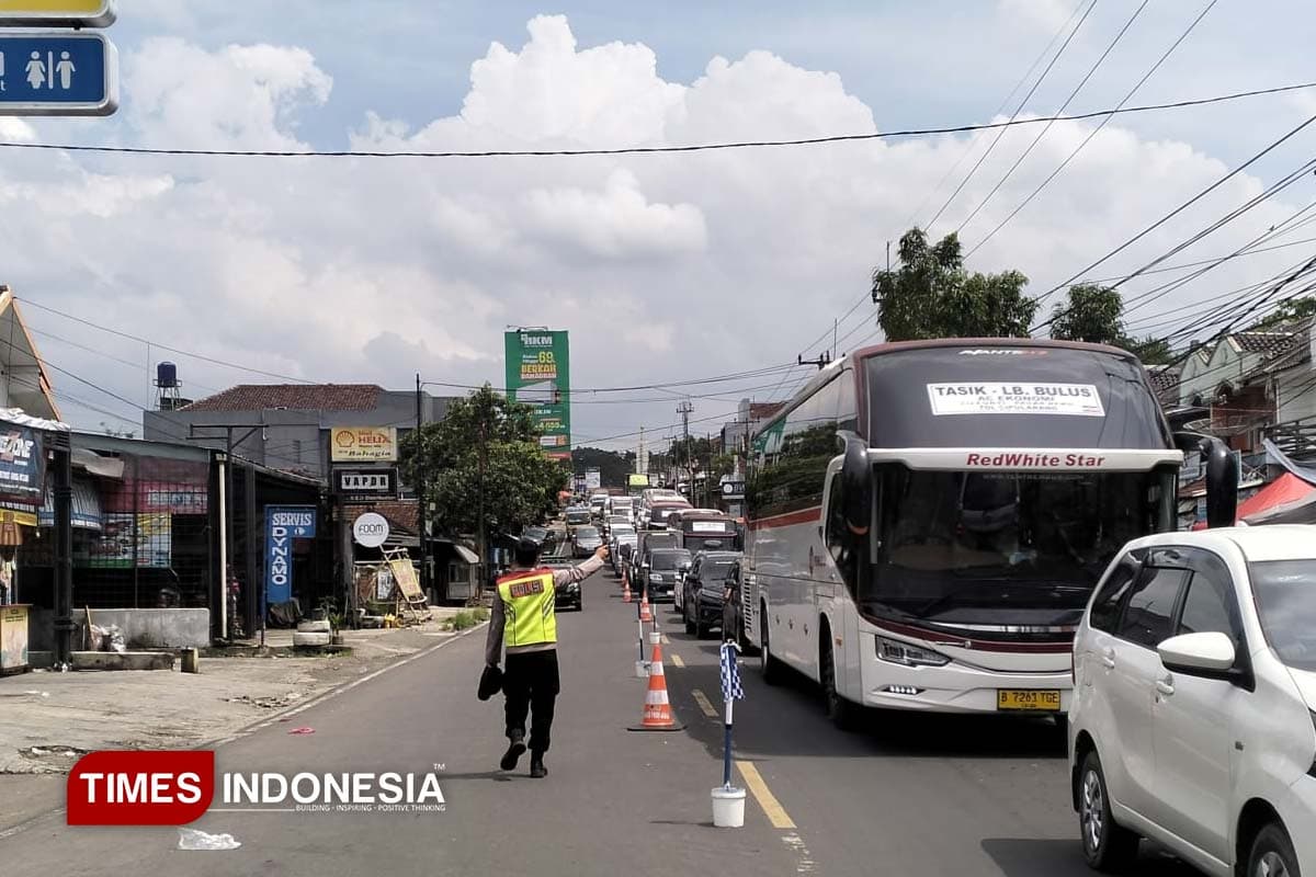 H+3 Lebaran 2026, Kendaraan Mengular di Jalur Gentong Tasikmalaya