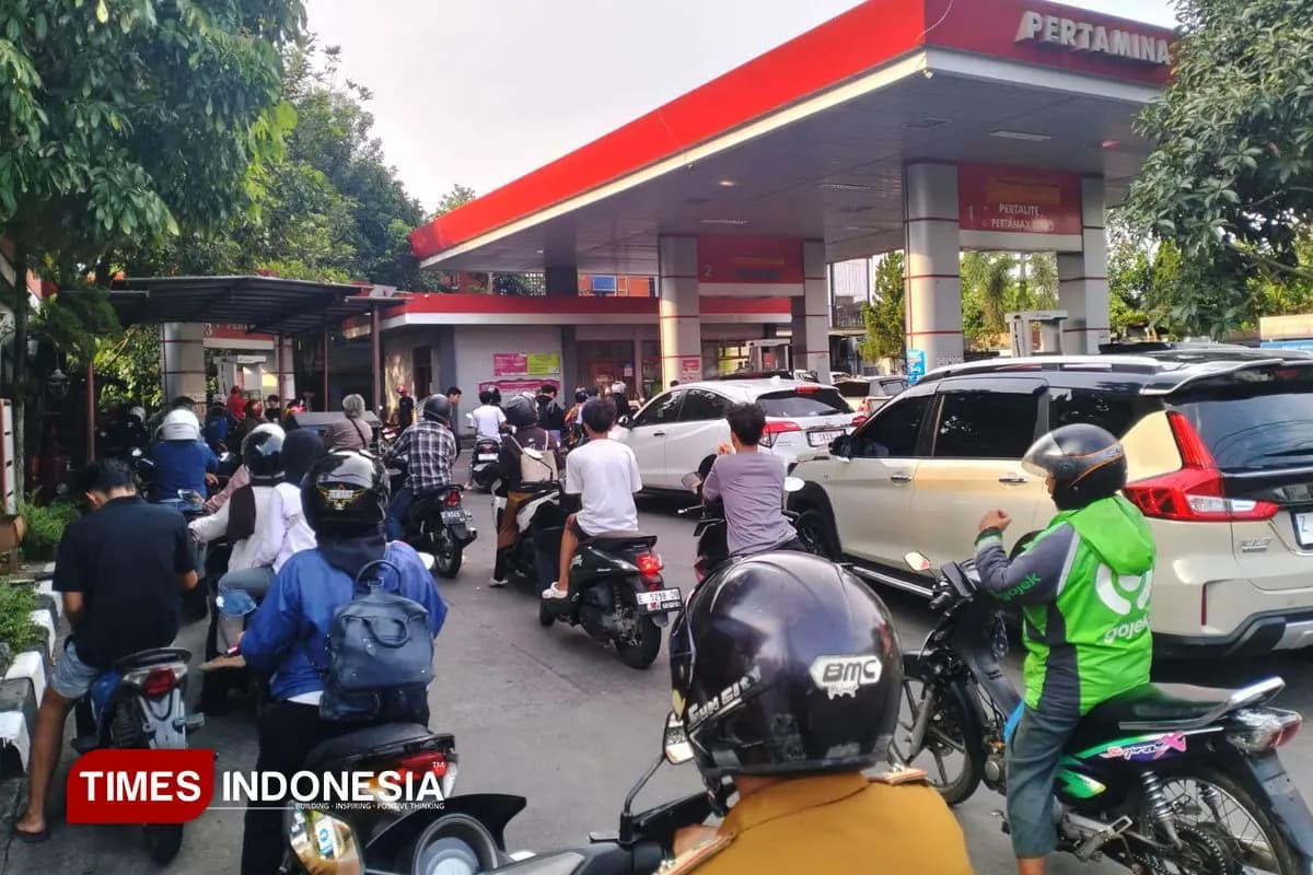 Belum Diumumkan Resmi Perubahan Harga BBM per 1 April 2026, Warga Tasikmalaya Antre Isi BBM