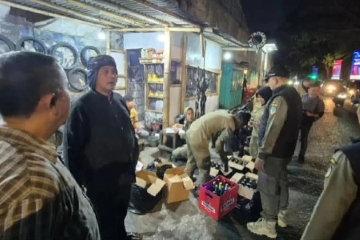 Dari Karaoke hingga Gang Kota, Diky Candra Turun Menyusuri Jejak Miras di Tasikmalaya